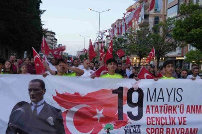 Gaziantep’te 19 Mayıs "Bayraklı Gençlik Yürüyüşü" ile kutlandı