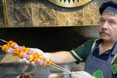 Sadece ilkbaharda bulunan kebap: Yenidünya kebabı