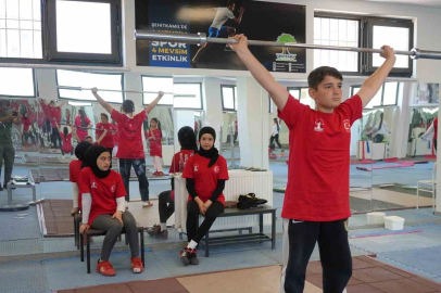 Şehitkamil’de halter kursu açıldı