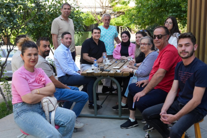 Başkan Yılmaz vatandaşları dinliyor