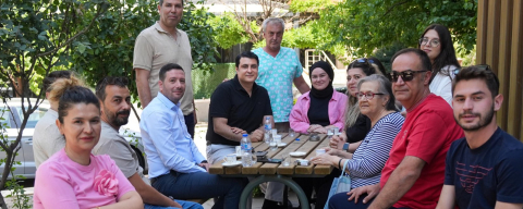 Başkan Yılmaz vatandaşları dinliyor