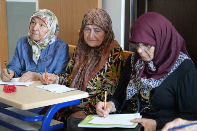 Ninelerin okumayı öğrenme azimleri