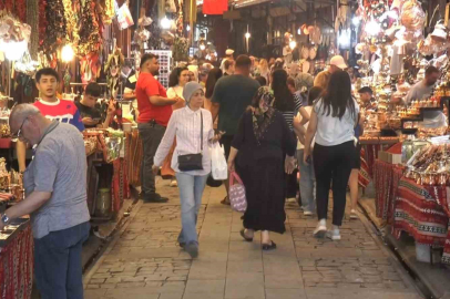 Turist yoğunluğu yüzleri güldürüyor