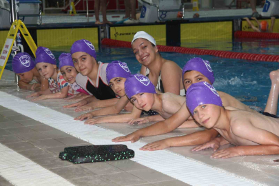 Denizi olmayan şehirde günde 3 bin kişi yüzme öğreniyor