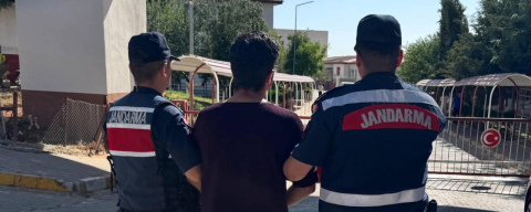 Aranan şahıs jandarmadan kaçamadı