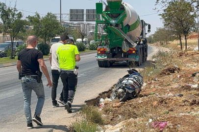 Beton mikserinin altında kalan motosikletteki kadın öldü, oğlu yaralandı