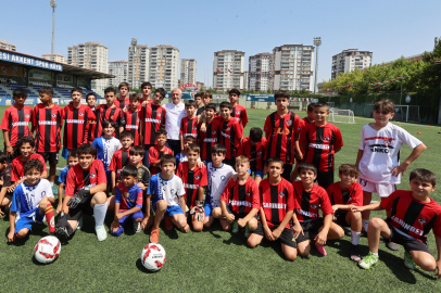 BAŞKAN TAHMAZOĞLU YAZ SPOR OKULU ÖĞRENCİLERİYLE BULUŞTU