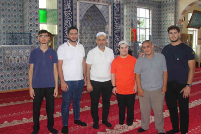 Cami aşığı down sendromlu genç çevresine neşe saçıyor