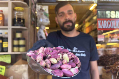 Yeni mahsul Antep fıstığı tezgahlarda