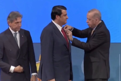 Rozeti Erdoğan taktı