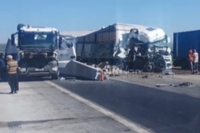 2 tır çarpıştı: 2 yaralı