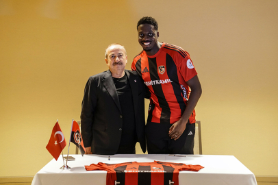 Mohamed Bayo imzayı attı