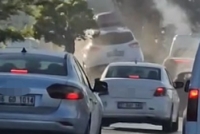Sürücüsü rahatsızlanan çekici, önündeki 6 aracı biçti