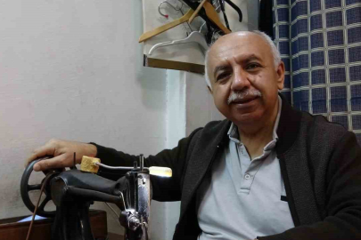 Ustasının emaneti 75 yıllık makineyle 50 yıldır terzilik yapıyor