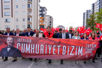 CUMHURİYET İÇİN YÜRÜDÜLER