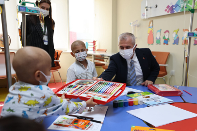 TAHMAZOĞLU’NDAN LÖSEMİLİ ÇOCUKLARA MORAL ZİYARETİ