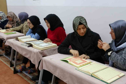 İşitme engelli kadın Kur’an-ı Kerim’i bir ayda öğrendi