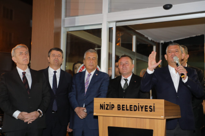 Özgür Özel’den Doğan’a övgü