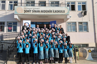 TAHMAZOĞLU OKULUNU TEMİZ TUTAN İLKOKUL ÖĞRENCİLERİNE TOP HEDİYE EDİYOR