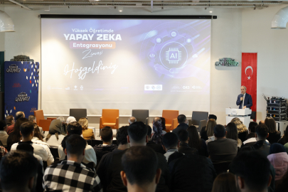“Yükseköğretimde Yapay Zekâ Entegrasyonu Zirvesi” yoğun katılımla gerçekleştirildi