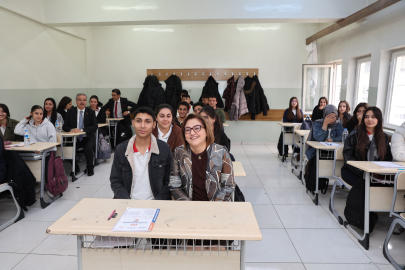 Şahin öğrencilerle buluştu