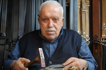 2 metrekarelik dükkanda 48 yıldır mesleğini icra ediyor