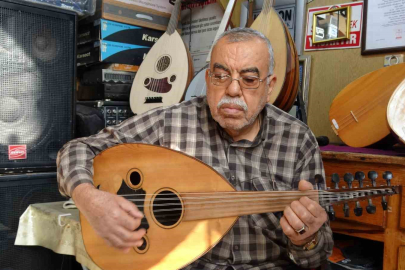 Hediye bağlama ile başlayan müzik tutkusu 61 yıldır sürüyor