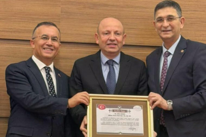 Çeker’e teşekkür plaketi