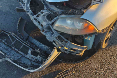 Otomobil ile kamyonet çarpıştı: 5 yaralı