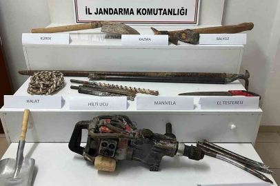 Kaçak kazı yapan 4 şahsı jandarma suçüstü yakaladı