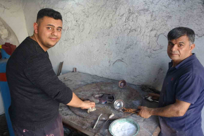 Baba-oğul kalaycılık mesleğini yaşatmaya çalışıyor