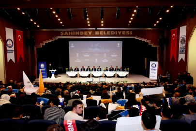 AK PARTİ GENEL SEKRETERİ EYYÜP KADİR İNAN GAZİANTEP’TE TEŞKİLATLA BULUŞTU