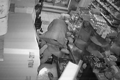 12 yaşındaki çocuğu darbetti, boğazına bıçak dayadı