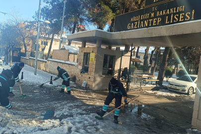 ŞAHİNBEY BELEDİYESİ OKUL ETRAFLARINI VE YOLLARINI TEMİZLEDİ