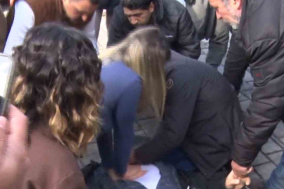 Kalbi duran yaşlı adama yoldan geçen vatandaşlar kalp masajı yaptı