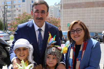 CUMHURBAŞKANI YARDIMCISI CEVDET YILMAZ, BİN KONUTUN KURA ÇEKİMİ İÇİN GAZİ ŞEHRE GELİYOR