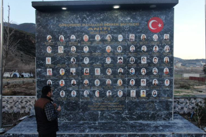 İki çocuğunu kaybeden muhtar köyüne deprem anıtı yaptırdı