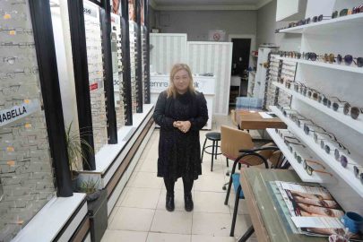 Depremde ölen eşinin mesleğini sürdürerek hayata tutundu