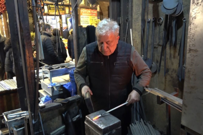 60 yıldır dövüyor