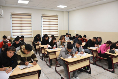 Gençler üniversite hayallerine ücretsiz kavuşuyor