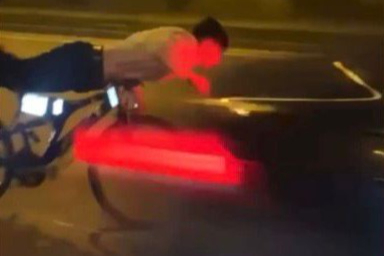 Bisikletle tehlikeli hareketler ölüm getirdi