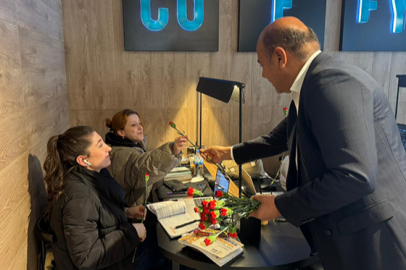 CHP Gaziantep’ten kadınlara karanfil