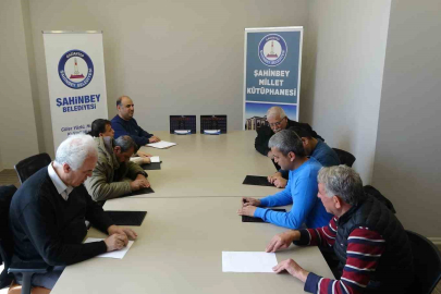 Görme engeliler Braille alfabesi öğreniyor