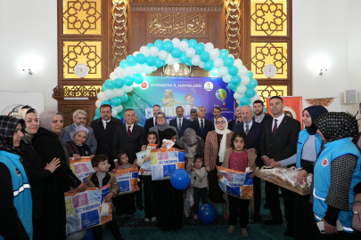 Yetim çocukların yüzleri güldü