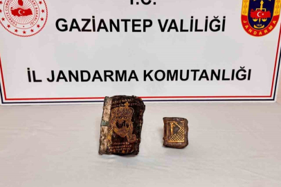 Altın yazmalı 2 kitap ele geçirildi: 1 gözaltı