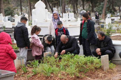 Bayram öncesi mezarlıklarda ziyaretçi yoğunluğu