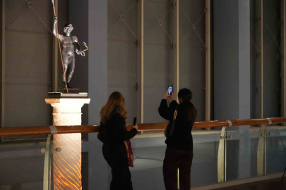 Mars heykeline özel teras