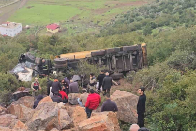 Uçuruma yuvarlanan kamyonun sürücüsü öldü
