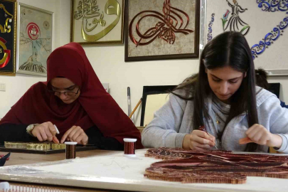 Binlerce çivi ve metrelerce bakır telle hayaller sanata dönüşüyor