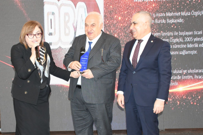 Musa Özgüçlü’ye “Sağlığa En Büyük Yatırım Yapan Hayırsever” ödülü